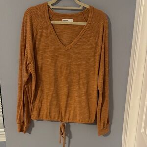 Sonoma Women's Ribbed Long Sleeve V-Neck Tie Waist Top in Rust EUC
